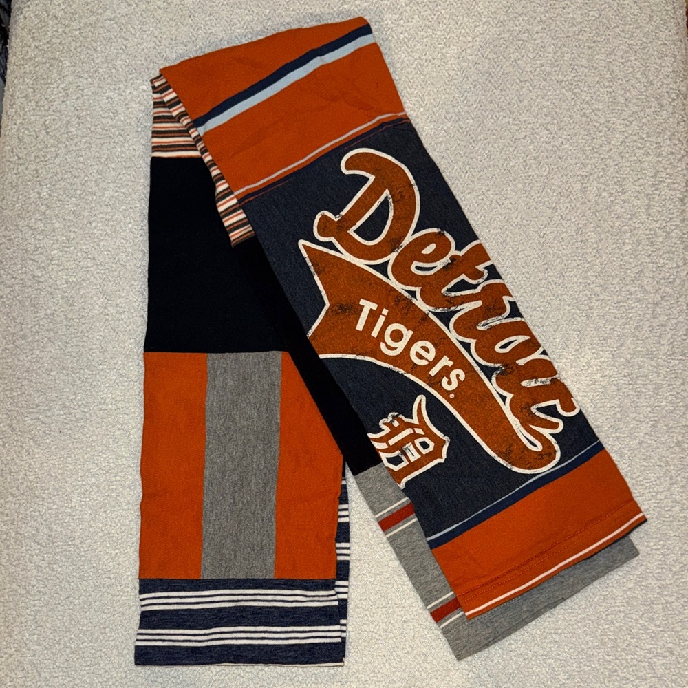 Detroit Tigers Scarf with Orange and Blue Stripes